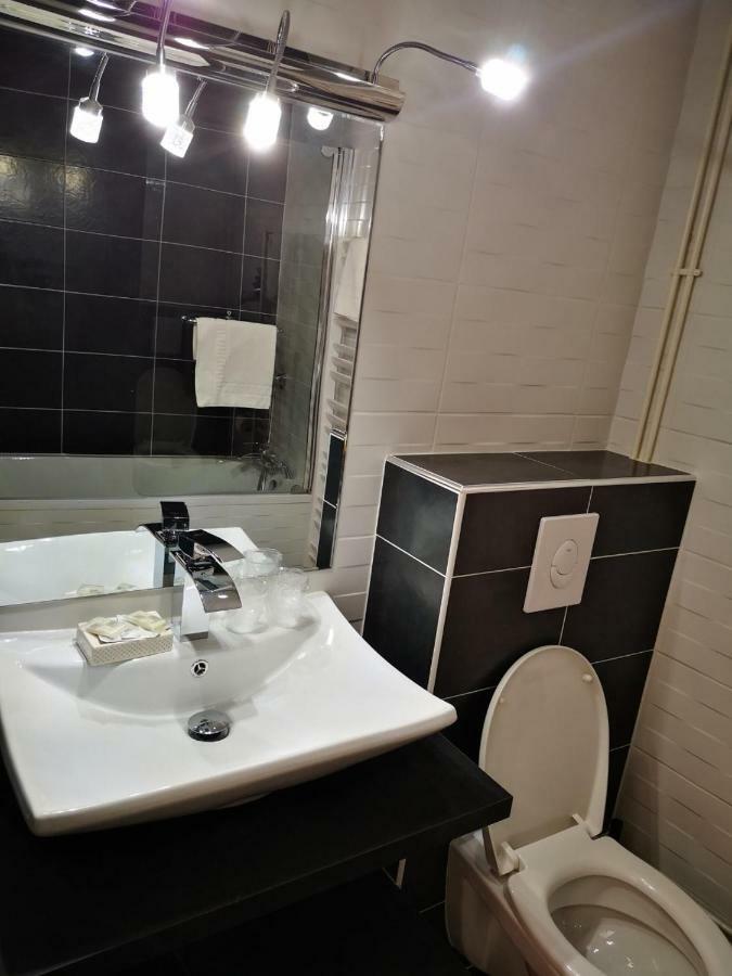 Hotel Bar Brasserie L'Escale แบร์เฌอรัก ภายนอก รูปภาพ